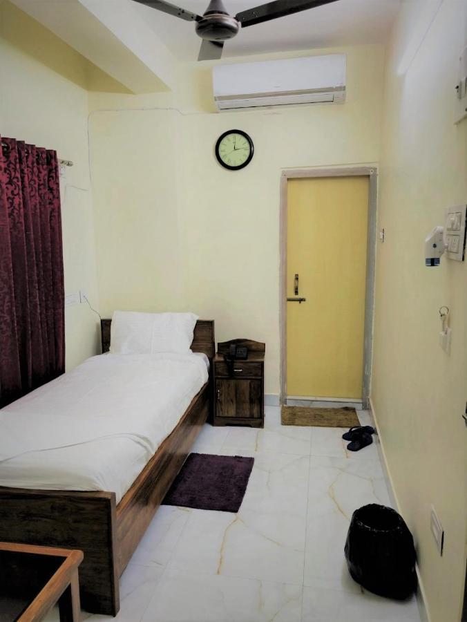 Rishika Guest House And Banquet Kolkata Exterior photo